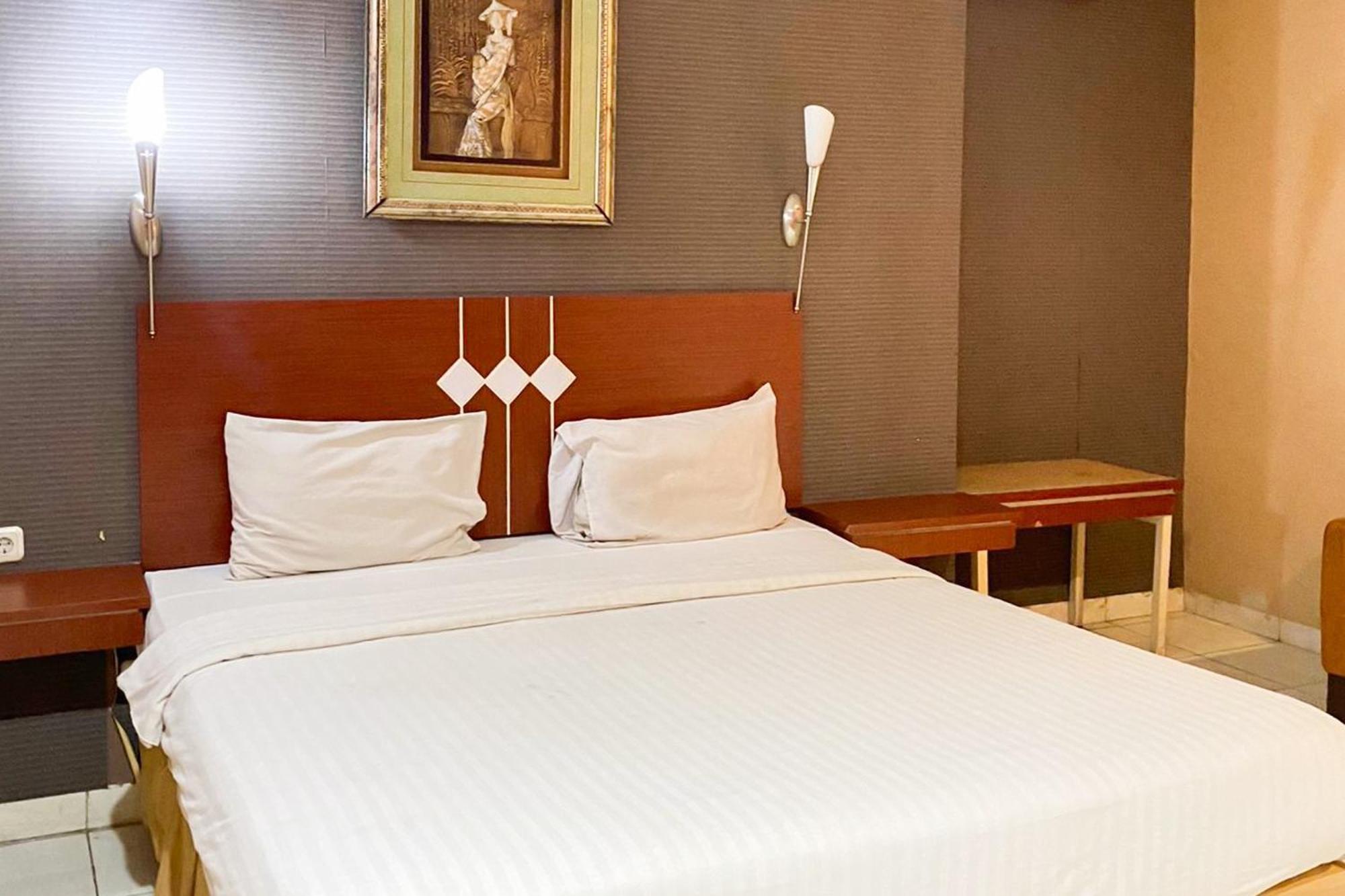 Urbanview Trisula Hotel Makassar Esterno foto