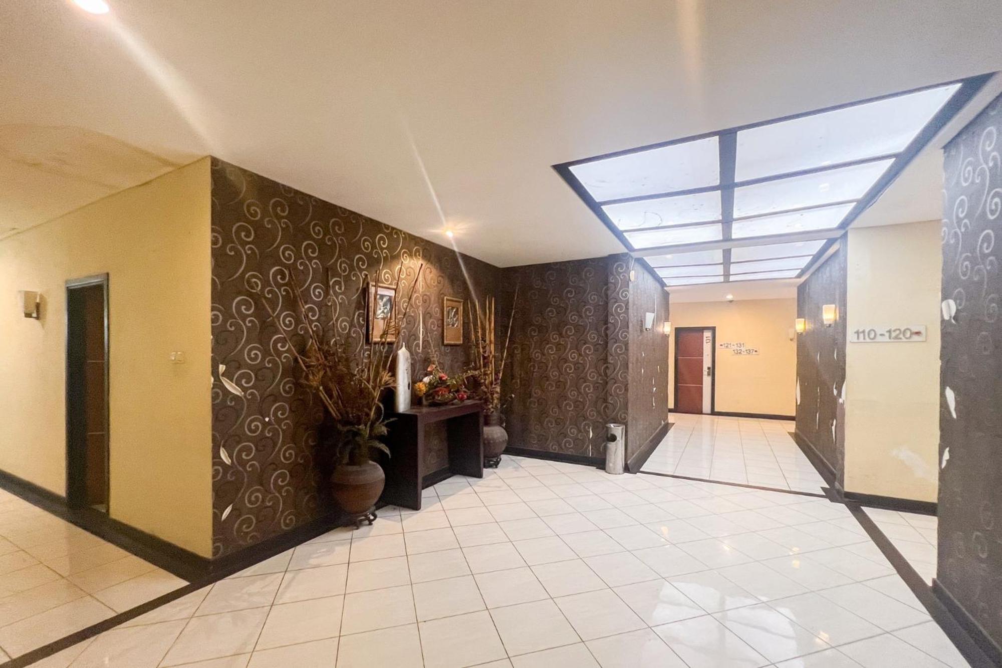 Urbanview Trisula Hotel Makassar Esterno foto